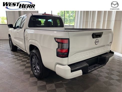 Used 2025 Nissan Frontier SV image 3