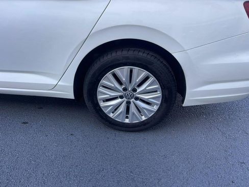 Used 2019 Volkswagen Jetta R-Line FWD image 5