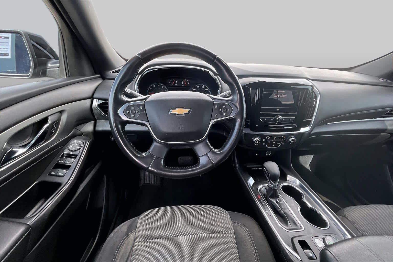 Used 2022 Chevrolet Traverse LT FWD image 4