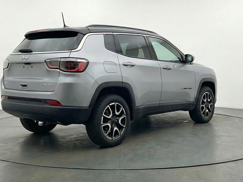 Used 2025 Jeep Compass Trailhawk AWD/4WD image 9