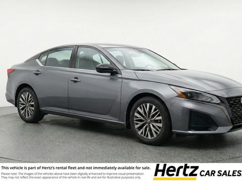 Used 2025 Nissan Altima 2.5 SV FWD image 1
