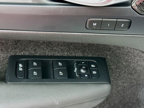 Used 2023 Volvo XC40 Recharge Ultimate w/ Protection Package Premier image 17