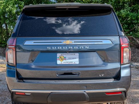 Used 2021 Chevrolet Suburban LT RWD image 4