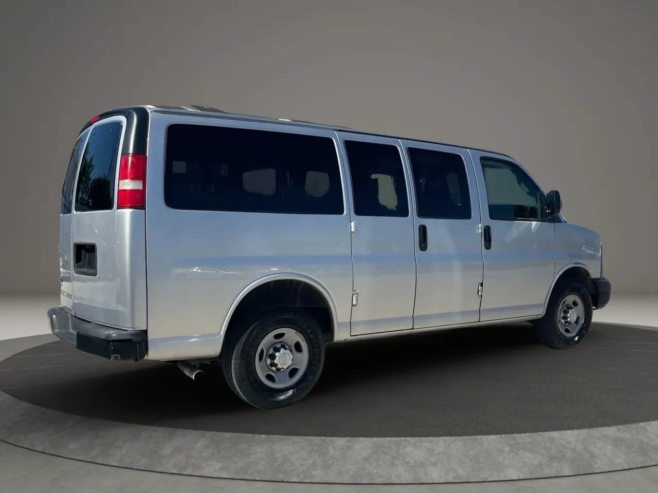 Used 2016 Chevrolet Express 2500 LS RWD image 10