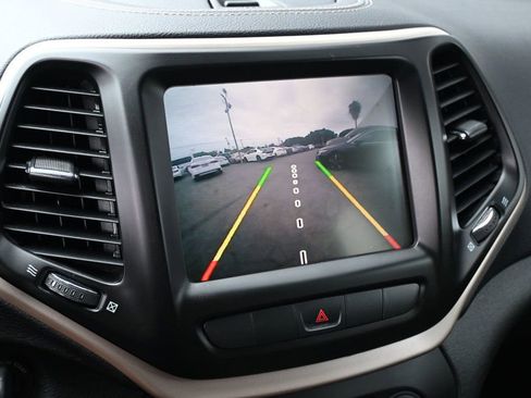 Used 2015 Jeep Cherokee Latitude FWD image 10