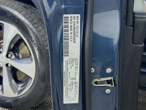 Used 2021 Jeep Cherokee Limited image 30