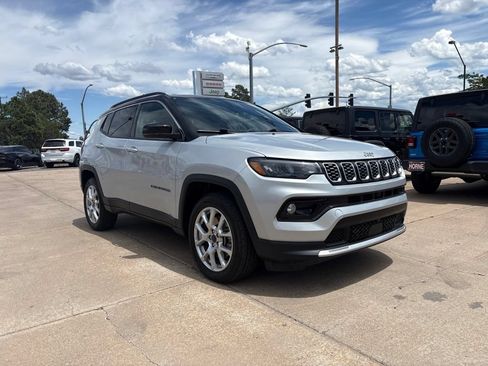 Used 2025 Jeep Compass Limited AWD/4WD image 1