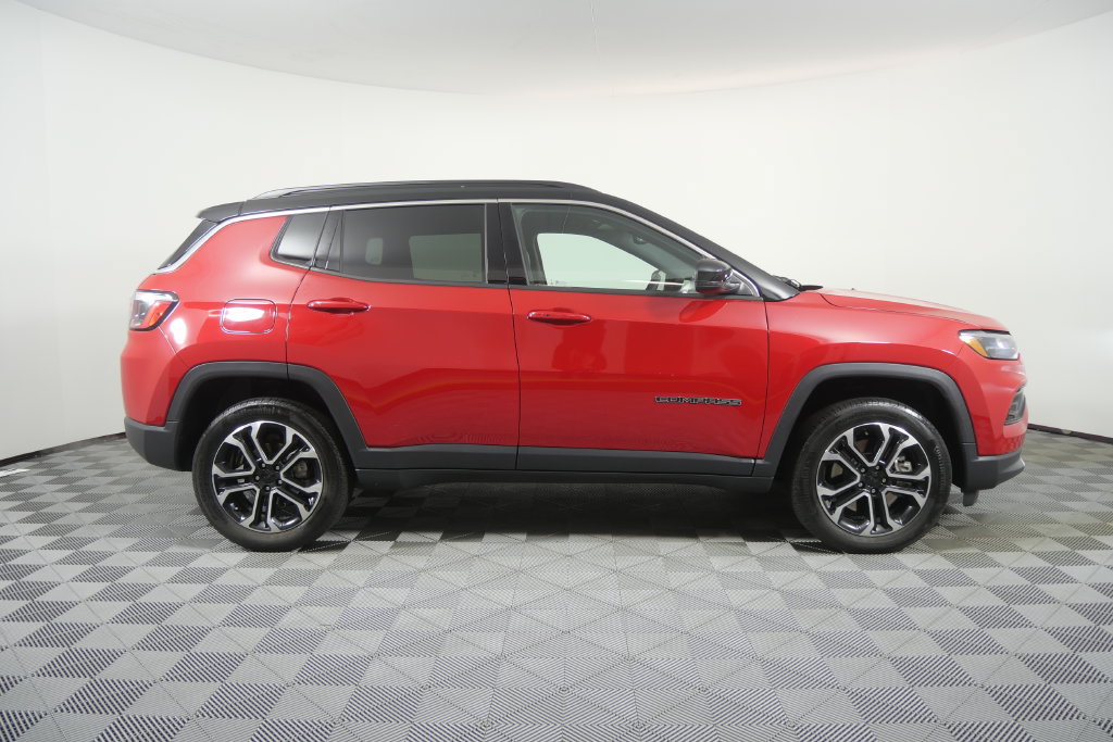Used 2023 Jeep Compass Limited w/ Sun and Sound Group AWD/4WD image 3
