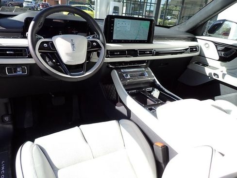 New 2025 Lincoln Aviator Black Label w/ Jet Appearance Package image 17