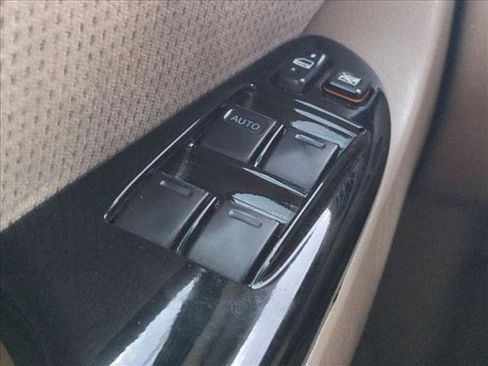 Used 2004 Toyota Sienna LE w/ LE Pkg 6 FWD image 14