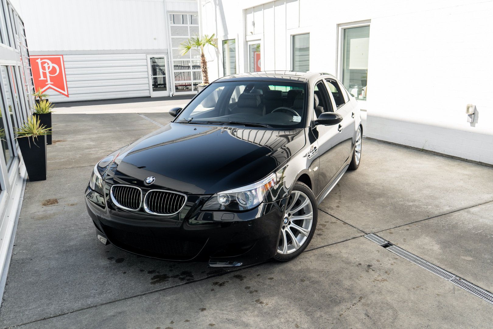 Used 2006 BMW M5 RWD image 3