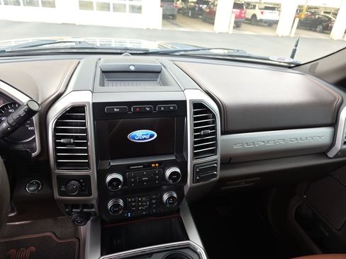 Used 2020 Ford F250 King Ranch w/ King Ranch Ultimate Package AWD/4WD image 16