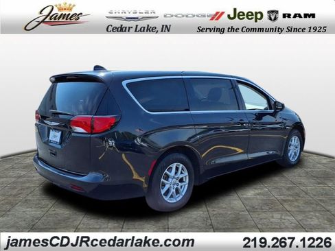 Used 2020 Chrysler Voyager LX image 4