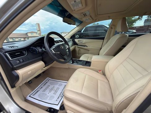 Used 2017 Toyota Camry XLE w/ Moonroof Package FWD image 12