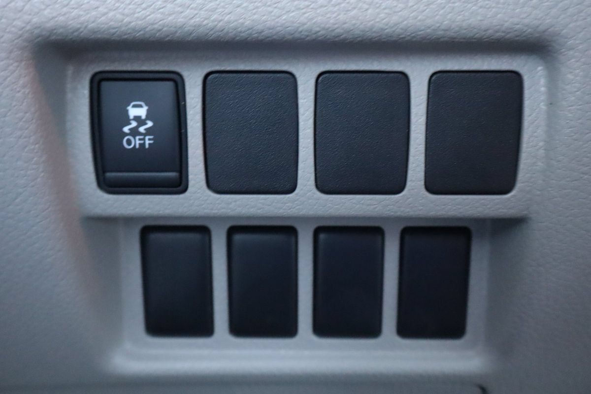 Used 2014 Nissan Quest S FWD image 28