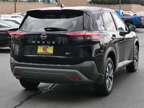 Used 2023 Nissan Rogue SV FWD image 3