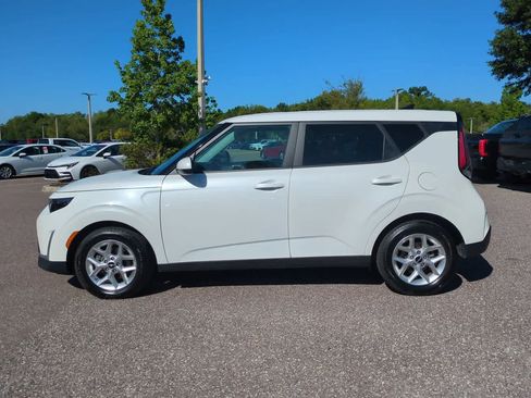 Used 2024 Kia Soul LX w/ Option Group 015 FWD image 3