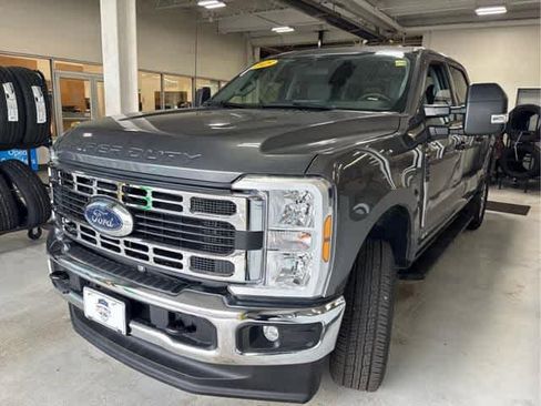 Used 2025 Ford F250 XLT image 3