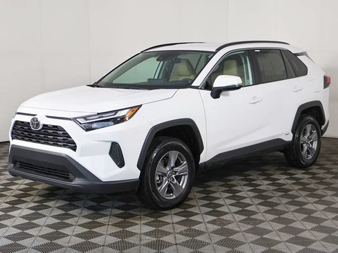 Used 2025 Toyota RAV4 XLE AWD/4WD image 6