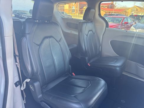 Used 2017 Chrysler Pacifica Touring-L Plus image 20