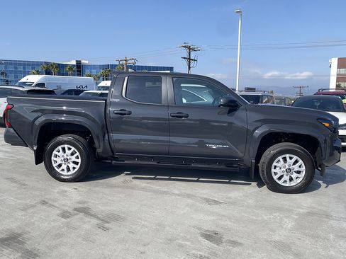 Used 2025 Toyota Tacoma SR5 AWD/4WD image 2