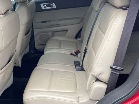 Used 2014 Ford Explorer XLT w/ Equipment Group 202A AWD/4WD image 6