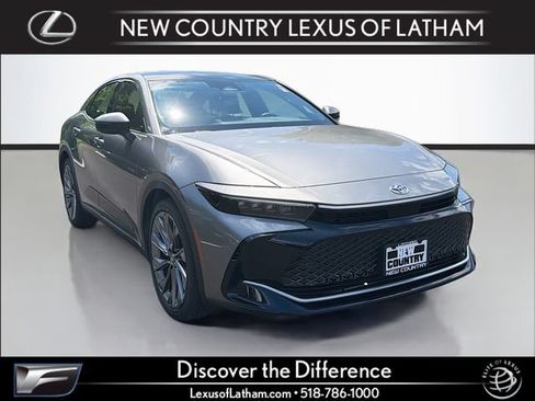 Used 2023 Toyota Crown w/ Advanced Technology Package AWD/4WD image 1