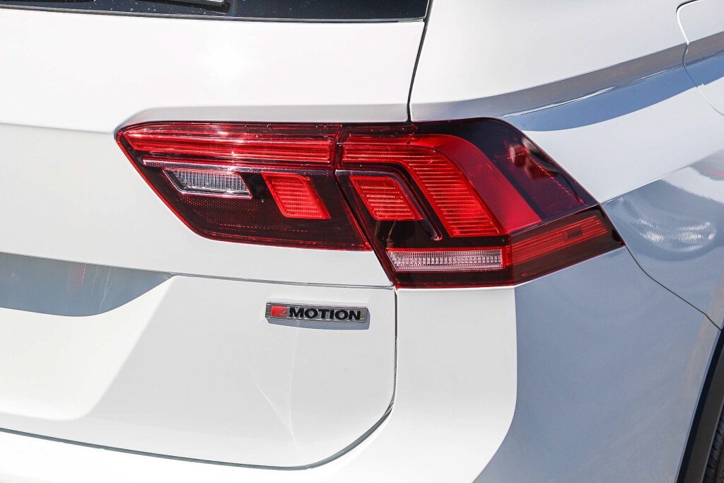 Used 2021 Volkswagen Tiguan SEL Premium R-Line AWD/4WD image 29