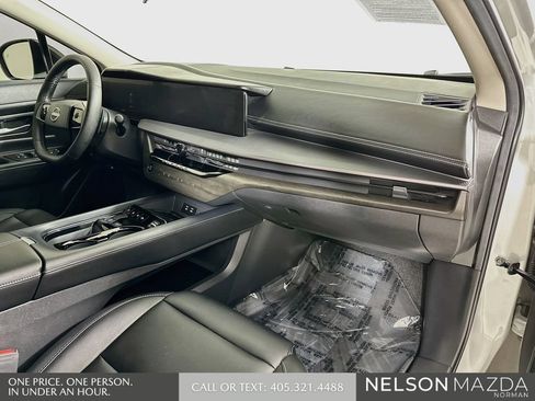 Used 2025 Nissan Murano SV FWD image 28