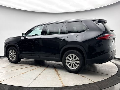 Used 2024 Toyota Grand Highlander XLE image 3