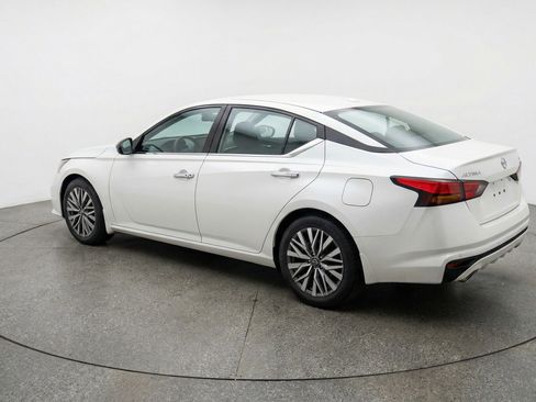 Used 2025 Nissan Altima 2.5 SV FWD image 6