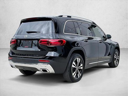 Used 2025 Mercedes-Benz GLB 250 image 2