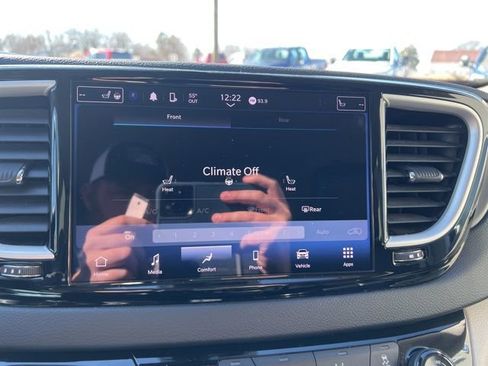 Used 2023 Chrysler Pacifica Touring-L FWD image 19