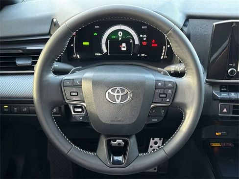 Used 2025 Toyota Camry SE image 15