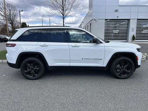 Certified 2023 Jeep Grand Cherokee Altitude image 9