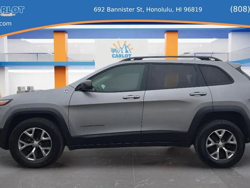 Used 2017 Jeep Cherokee Trailhawk image 4