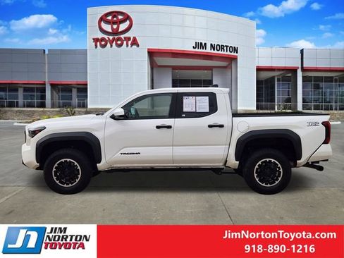 Used 2024 Toyota Tacoma TRD Off-Road image 5