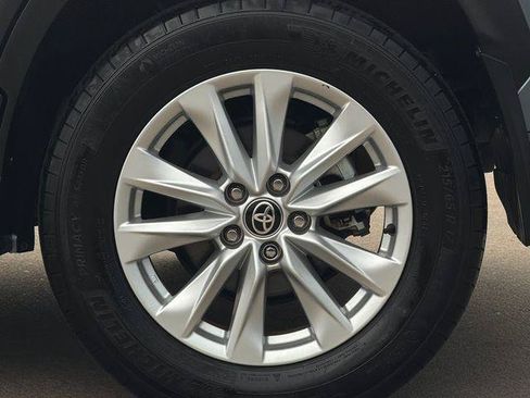 Certified 2024 Toyota Corolla Cross LE w/ Moonroof Package FWD image 30