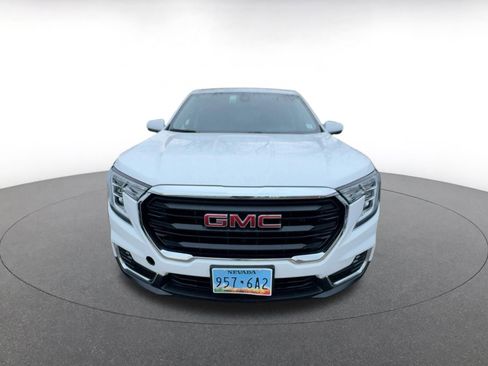 Used 2024 GMC Terrain SLE image 2