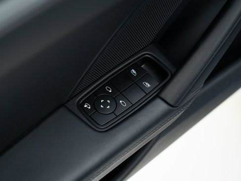 Used 2025 Porsche 911 Carrera RWD image 20