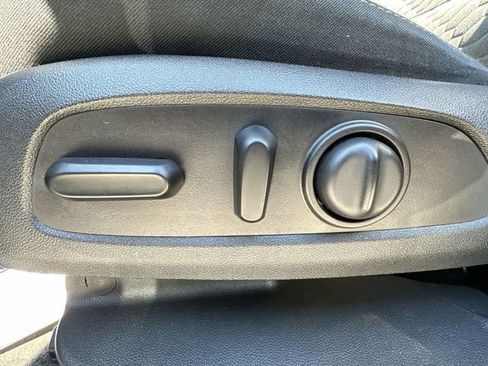 Used 2020 Chevrolet Equinox LT image 20