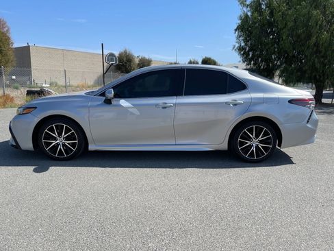 Used 2021 Toyota Camry SE w/ Convenience Package FWD image 8