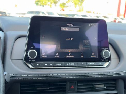 Used 2025 Nissan Rogue S image 17