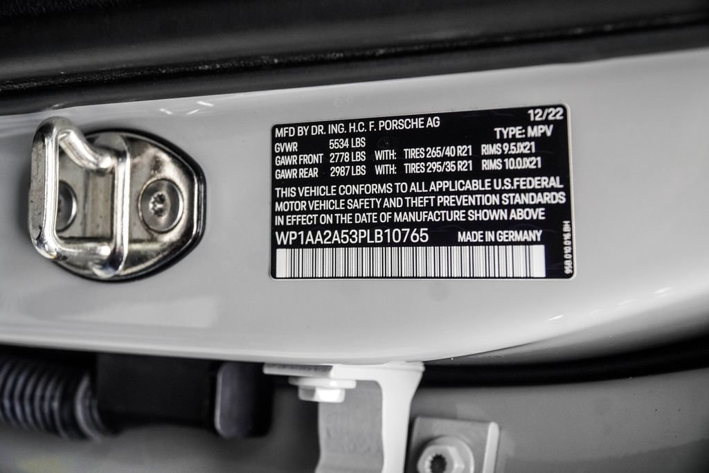 Used 2023 Porsche Macan AWD/4WD image 52