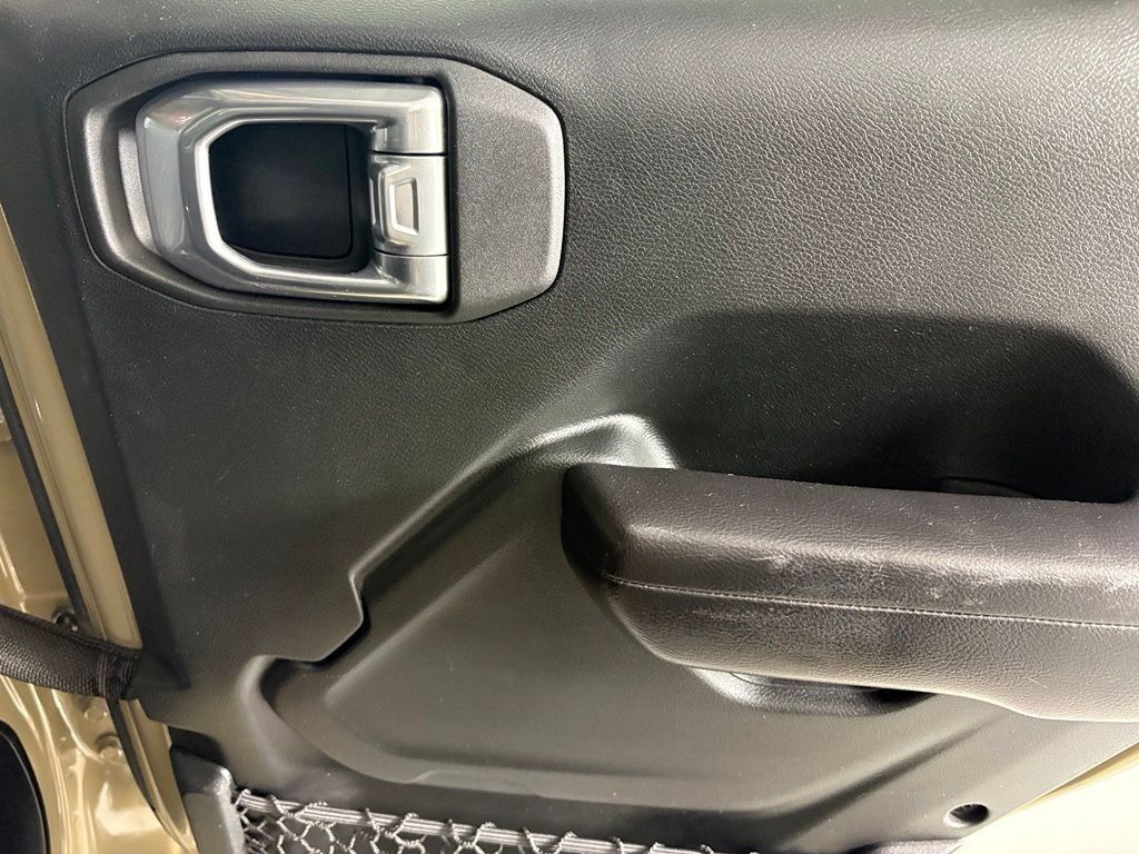 Used 2020 Jeep Gladiator Mojave AWD/4WD image 15