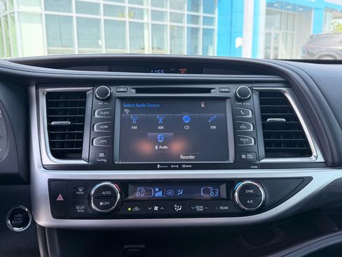 Used 2018 Toyota Highlander Limited image 17