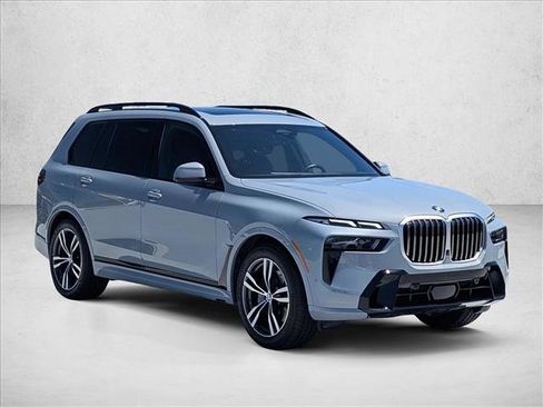 Used 2023 BMW X7 xDrive40i w/ M Sport Package AWD/4WD image 3