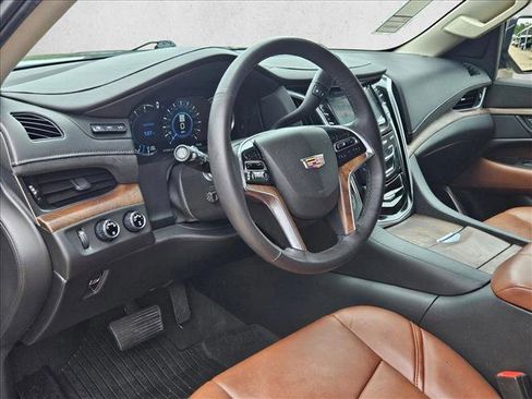 Used 2020 Cadillac Escalade ESV Premium Luxury AWD/4WD image 10
