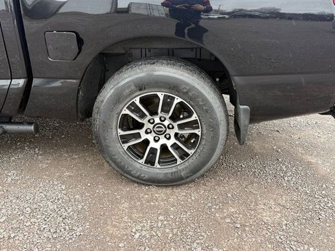 Used 2023 Nissan Titan SV w/ SV Convenience Package image 23