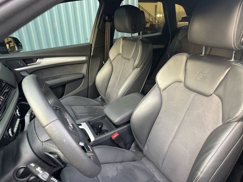 Used 2024 Audi Q5 e Premium Plus w/ Premium Plus Package image 14